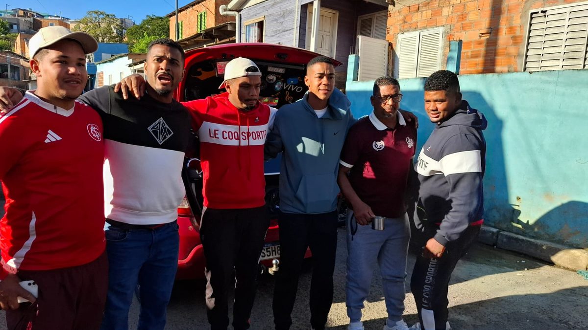 Carro de som em evento e homenagem